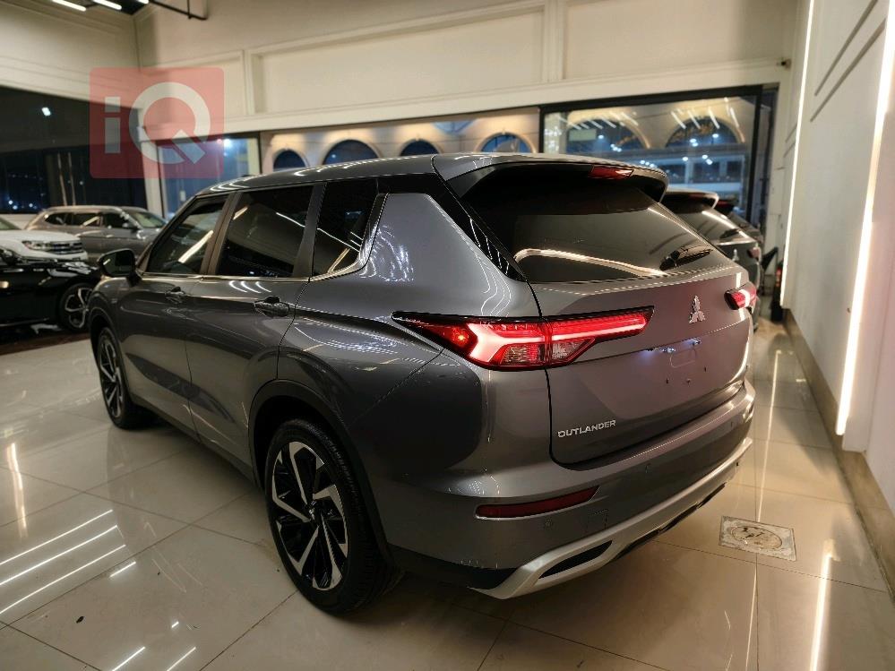 ميتسوبيشي اوتلاندر